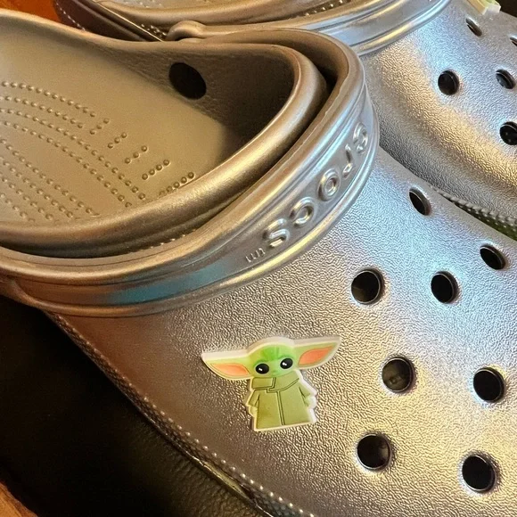 CROCS/Disney Grogu Clogs Size 13. Brand New Never Worn!!!! - Picture 6 of 10